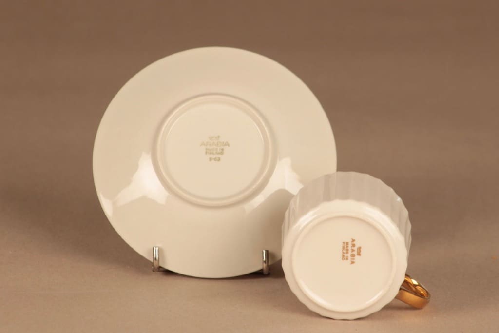 Arabia Kultakorva kahvikuppi, valkoinen, kulta, suunnittelija Kaj Franck, kullattu kuva 3