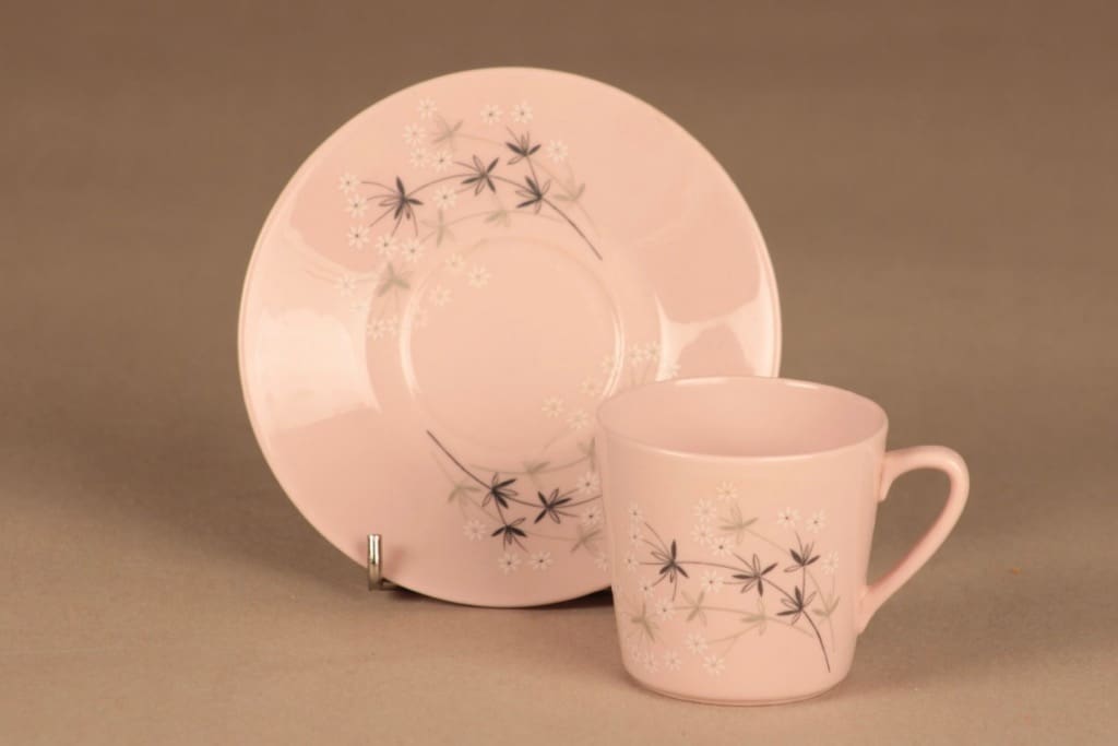 Arabia Lumikukka kahvikuppi ja lautaset(2), vaaleanpunainen, suunnittelija Raija Uosikkinen, kuva 3