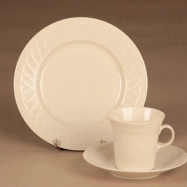 Arabia LE kahvikuppi ja lautaset(2), valkoinen, suunnittelija , salmiakki, kohokuvio, moderni
