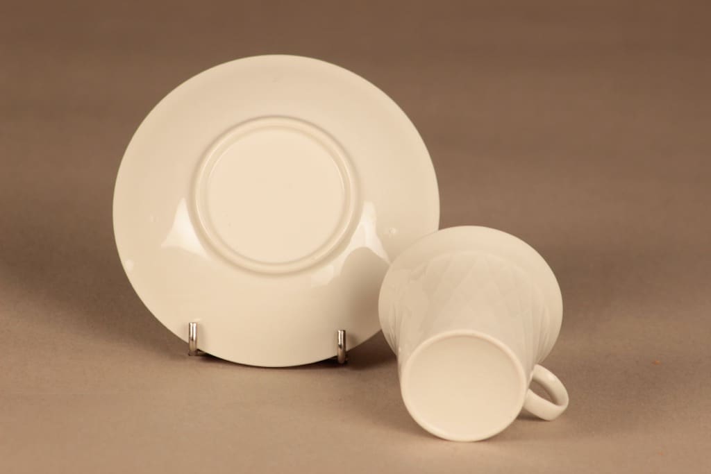 Arabia LE kahvikuppi ja lautaset(2), valkoinen, suunnittelija , salmiakki, kohokuvio, moderni kuva 4