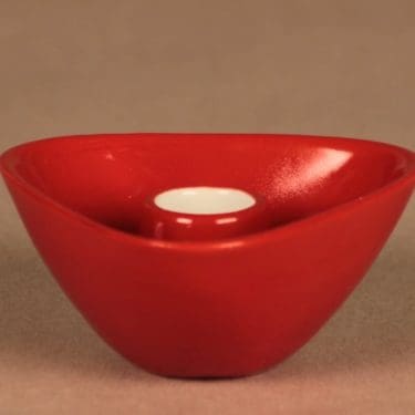 Arabia AO kynttilänjalka, kolmikulmainen, suunnittelija Ulla Procope, kolmikulmainen