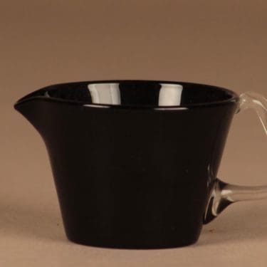 Riihimäen lasi Kartio kermakko, musta, suunnittelija Nanny Still,