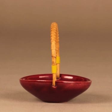 Kupittaan Savi kulho , rottinkikahvalla, suunnittelija , rottinkikahvalla