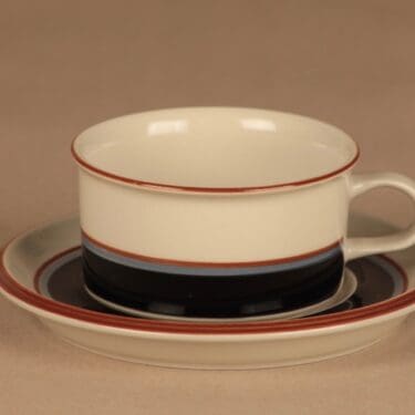 Arabia Taika teekuppi, sininen, ruskea, valkoinen, suunnittelija Inkeri Seppälä, raitakoriste