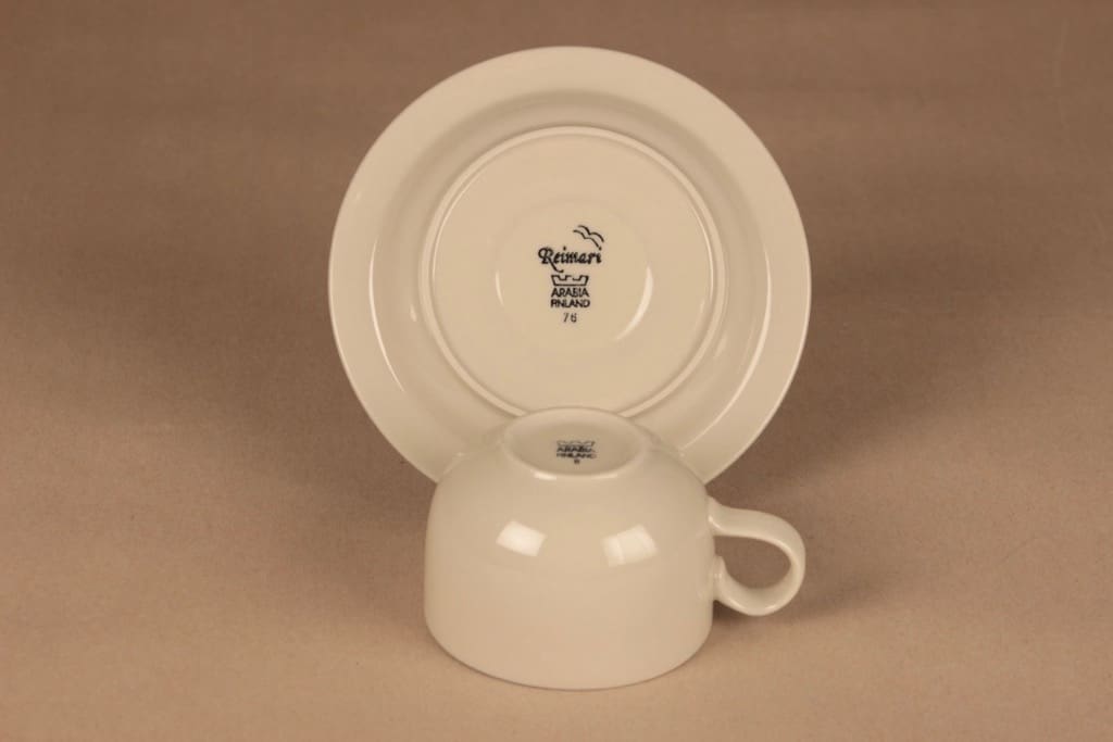 Arabia Reimari teekuppi, valkoinen, musta ja ruskea raita, suunnittelija Inkeri Leivo, raitakoriste kuva 3
