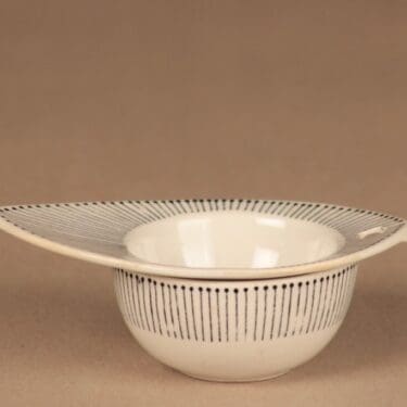 Arabia teesiivilä, käsinmaalattu, suunnittelija Esteri Tomula, käsinmaalattu