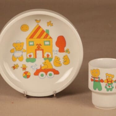 Arabia Nalle lasten lautanen ja muki, vihreä, keltainen, oranssi, suunnittelija , nalle