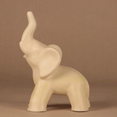 Kupittaan savi 359III norsu, valkoinen, suunnittelija Kerttu Suvanto-Vaajakallio,