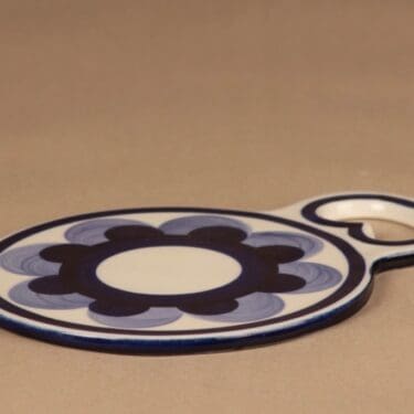 Arabia Paju talouslevy, käsinmaalattu, suunnittelija Anja Jaatinen-Winquist, käsinmaalattu, signeerattu