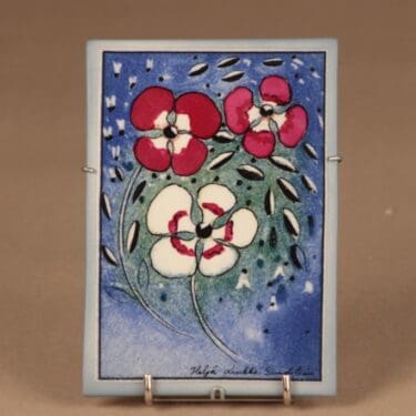 Arabia HLS seinälaatta, Hiljainen hymy, suunnittelija Heljä Liukko-Sundström, Hiljainen hymy