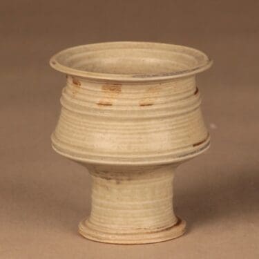 Arabia maljakko, signeerattu, suunnittelija Annikki Hovisaari, signeerattu