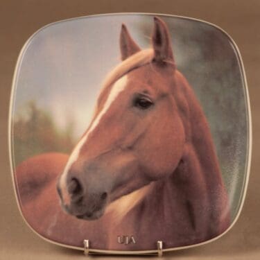 Arabia Suomen Hippos Vuosilautanen 1998, Tamma Uja, suunnittelija , Tamma Uja, hevosaihe, tilaustyö, numeroitu