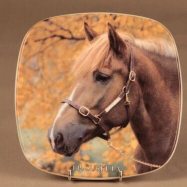 Arabia Suomen Hippos Vuosilautanen 1999, Tamma I.P.Sukkula, suunnittelija , Tamma I.P.Sukkula, hevosaihe, tilaustyö, numeroitu