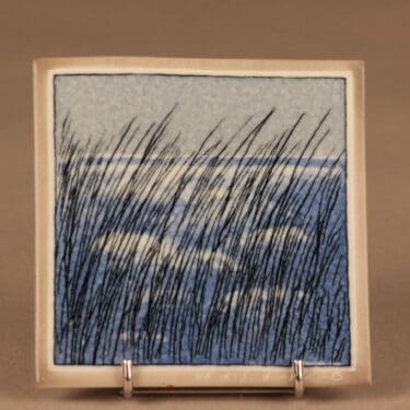 Arabia HLS seinätaulu Kaislikossa tuulee suunnittelija Heljä Liukko-Sundström