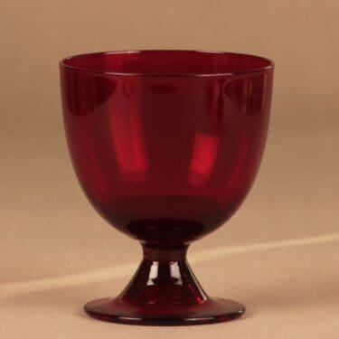 Nuutajärvi Bistro lasi, rubiininpunainen, suunnittelija Saara Hopea,