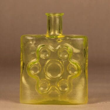 Riihimäen lasi Paukkurauta koristepullo, keltainen, suunnittelija Erkkitapio Siiroinen,