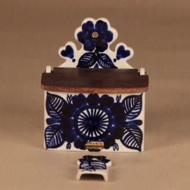 Arabia Köökki Suola-astia, lusikalla, suunnittelija Raija Uosikkinen, lusikalla, käsinmaalattu, signeerattu