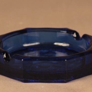 Riihimäen lasi Stella Polaris tuhka-astia, sininen, suunnittelija Nanny Still,