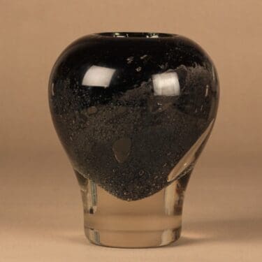 Nuutajärvi Vulcano maljakko, signeerattu, suunnittelija Heikki Orvola, signeerattu