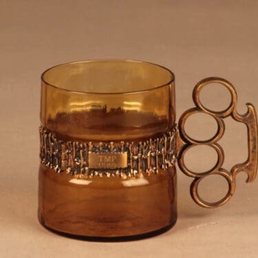 Kumela 1044/S oluttuoppi, messinikahvalla, suunnittelija Pentti Sarpaneva, messinikahvalla, nyrkkirauta