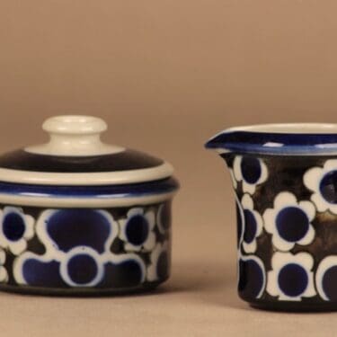 Arabia Saara sokerikko ja kermakko, ruskea, sininen, suunnittelija Anja Jaatinen-Winquist,