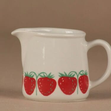 Arabia Pomona Strawberry creamer 18 cl designer Raija Uosikkinen