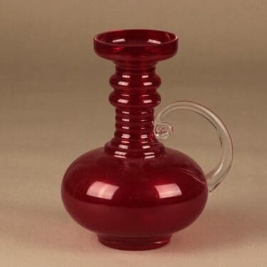 Riihimäen lasi Kleopatra maljakko, punainen, suunnittelija Tamara Aladin,