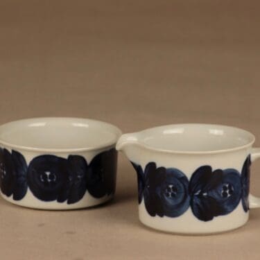 Arabia Anemone sokerikko ja kermakko, käsinmaalattu, suunnittelija Helena Tynell, käsinmaalattu, signeerattu