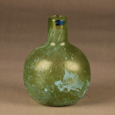 Nuutajärvi koristepullo, signeerattu, suunnittelija Oiva Toikka, signeerattu