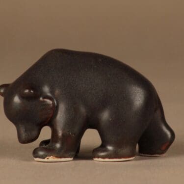 Arabia figuuri, Karhu, suunnittelija Lea von Mickwitz, Karhu, käsinmaalattu