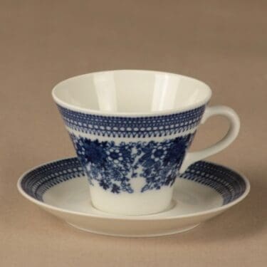 Arabia Elisabet kahvikuppi, sinivalkoinen, suunnittelija Raija Uosikkinen, kukka, köynnös