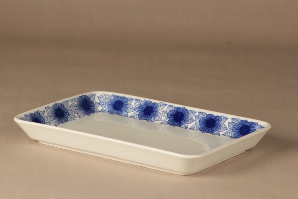 Arabia Malva tarjoiluvati, sininen, suunnittelija Esteri Tomula, kukka, ornamentti