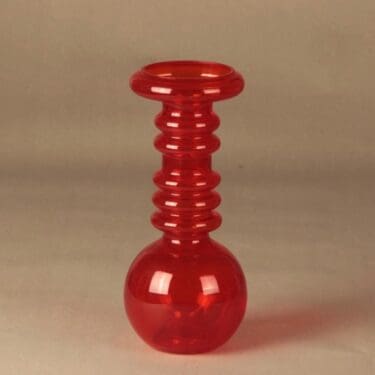 Riihimäen lasi Carmen kääntömaljakko, punainen, suunnittelija Tamara Aladin,