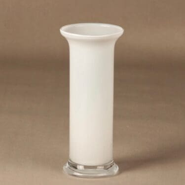 Nuutajärvi Fuuga maljakko, opaalivalkoinen, kirkas jalka, suunnittelija Heikki Orvola,