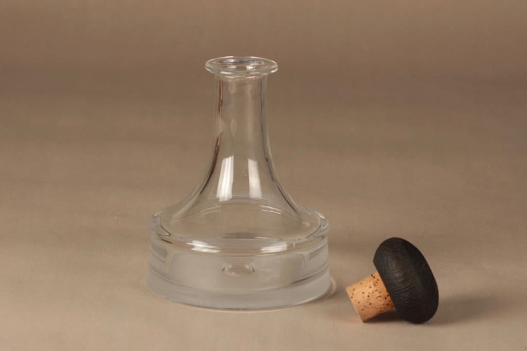 Iittala Kapteenin karahvi ja Kapteenin pöytä karahvi ja snapsilasi(6), kirkas, matta, 1+6 kpl, suunnittelija Tapio Wirkkala, tilaustyö kuva 2