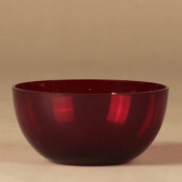 Iittala 1340 jälkiruokamalja, rubiininpunainen, suunnittelija Kaj Franck,