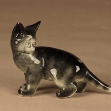 Arabia figuuri, Kissa, suunnittelija Lea von Mickwitz, Kissa, käsinmaalattu