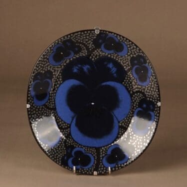 Arabia Elegance 4 taidekeramiikkalautanen, Orvokki, suunnittelija Birger Kaipiainen, Orvokki, Pro Arte, numeroitu