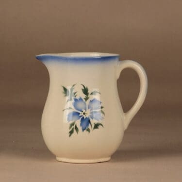 Arabia IO kaadin, Aster, suunnittelija , Aster, Maitokannu, 1 l, puhalluskoriste