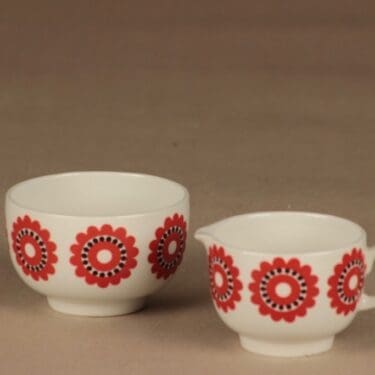 Arabia sokerikko ja kermakko, punainen, musta, suunnittelija Göran Bäck, kukka, retro