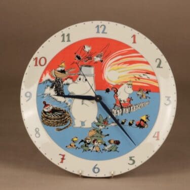 Arabia Muumi seinäkello, monivärinen, suunnittelija Tove Slotte,