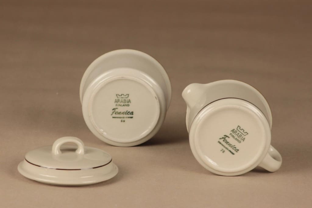 Arabia Fennica sokerikko ja kermakko, valkoinen, ruskea raita, suunnittelija Richard Lindh, valkoinen, ruskea raita, raitakoriste kuva 2