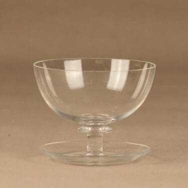 Nuutajärvi 1344 jäätelömalja, lila, suunnittelija Saara Hopea,