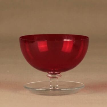 Nuutajärvi 1344 jäätelömalja, punainen, suunnittelija Saara Hopea,