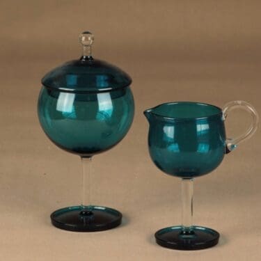 Riihimäen lasi Harlekiini sokerikko ja kermakko, turkoosi, suunnittelija Nanny Still, jalallinen