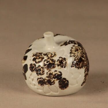 Arabia figuuri, Omena, suunnittelija Gunvor Olin-Grönqvist, Omena, käsinmaalattu, signeerattu