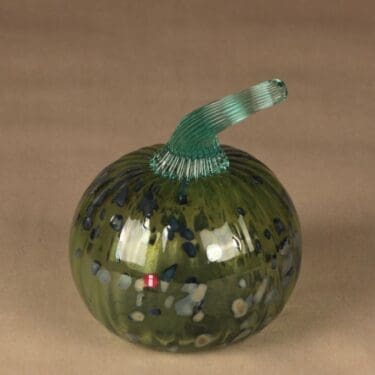 Nuutajärvi lasiveistos, Kurpitsa, suunnittelija Oiva Toikka, Kurpitsa, signeerattu