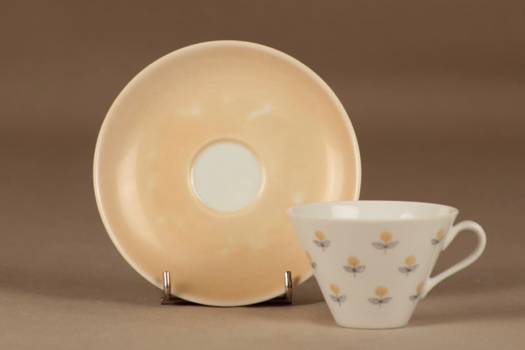 Arabia Monica kahvikuppi ja lautaset(2), käsinmaalattu, suunnittelija Esteri Tomula, käsinmaalattu kuva 3