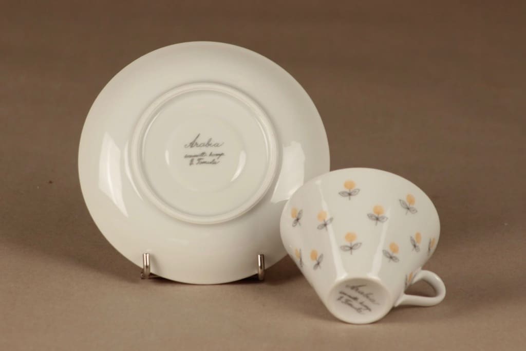 Arabia Monica kahvikuppi ja lautaset(2), käsinmaalattu, suunnittelija Esteri Tomula, käsinmaalattu kuva 4
