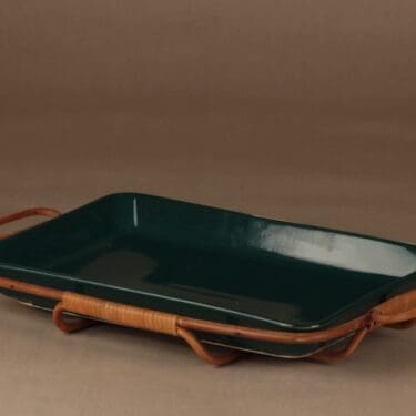 Arabia Kilta tarjoiluvati, rottinkitelineessä, suunnittelija Kaj Franck, rottinkitelineessä